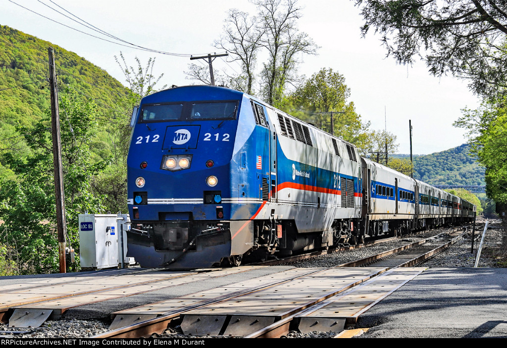 MNCR 212 on train 843